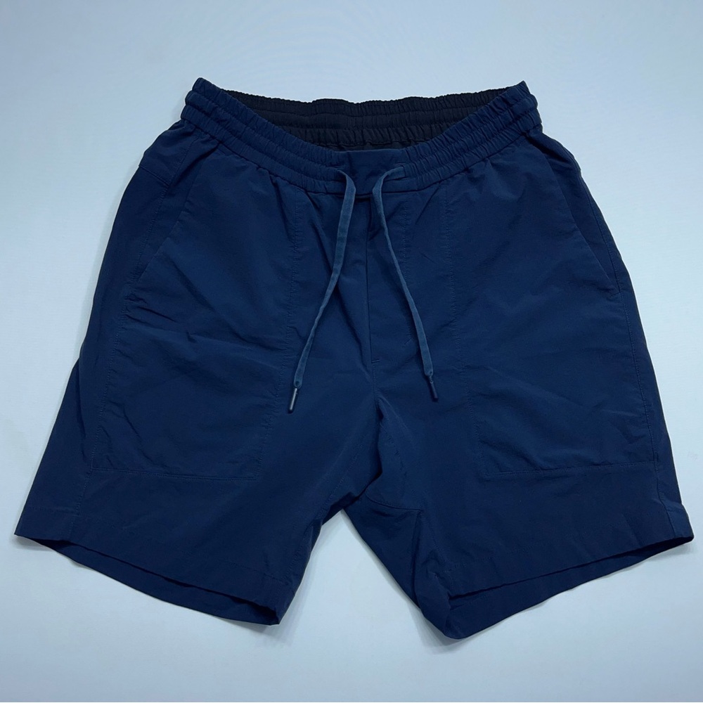 Lululemon Bowline Shorts Mens Size Medium Navy Blue Athletic Gym Pockets LM7ARQS